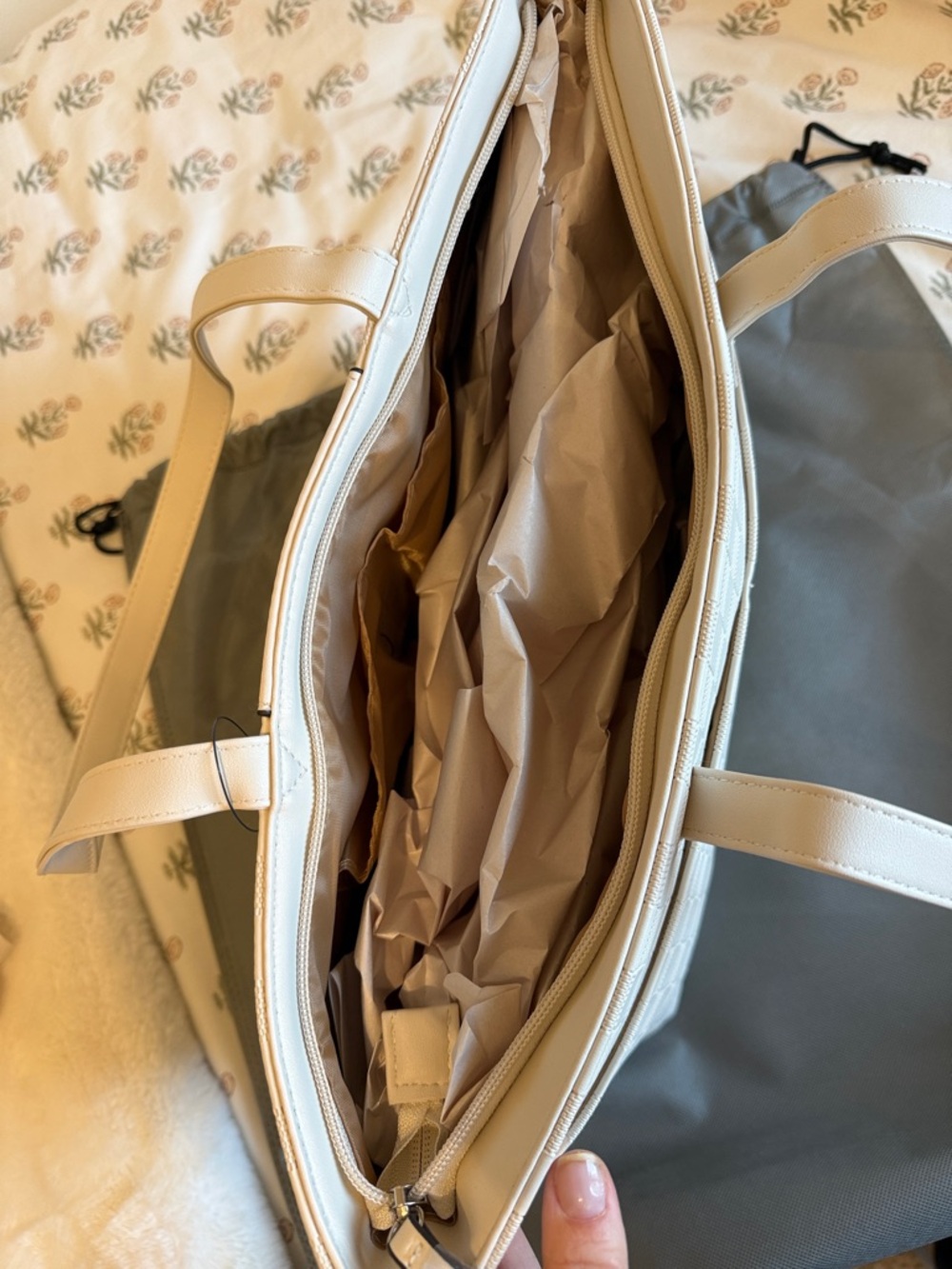 White bag - Picture 7 of 7